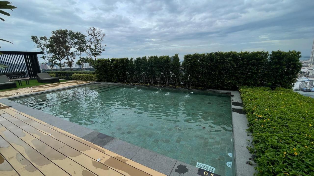 13 Beacon Executive Suites #Rooftoppool #Luxurysuites 조지타운 외부 사진